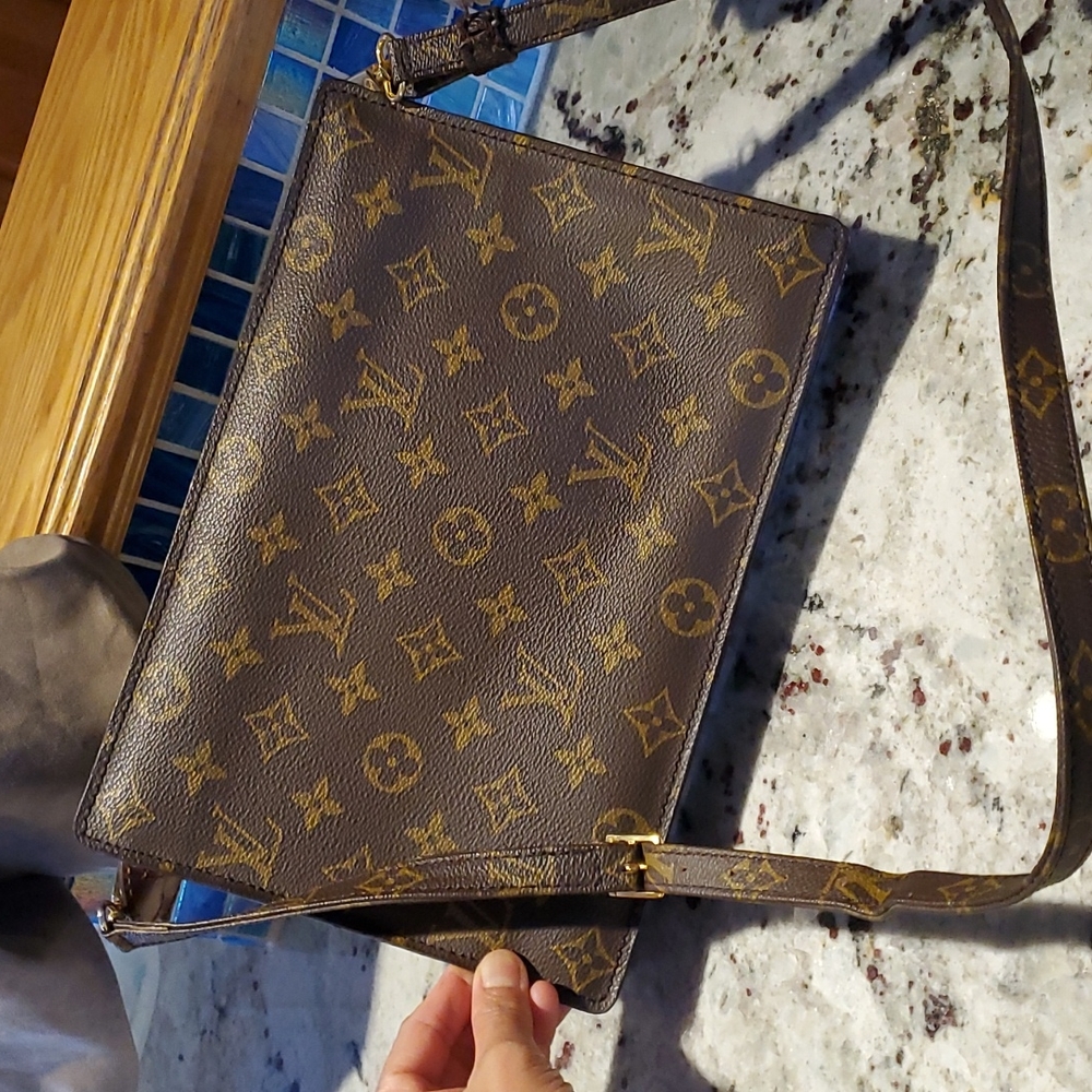 Vintage Lv crossbody bag